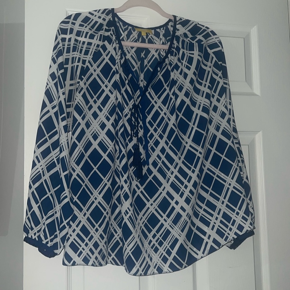 Liz Lange blue and white blouse top shirt long sleeve size medium flow style